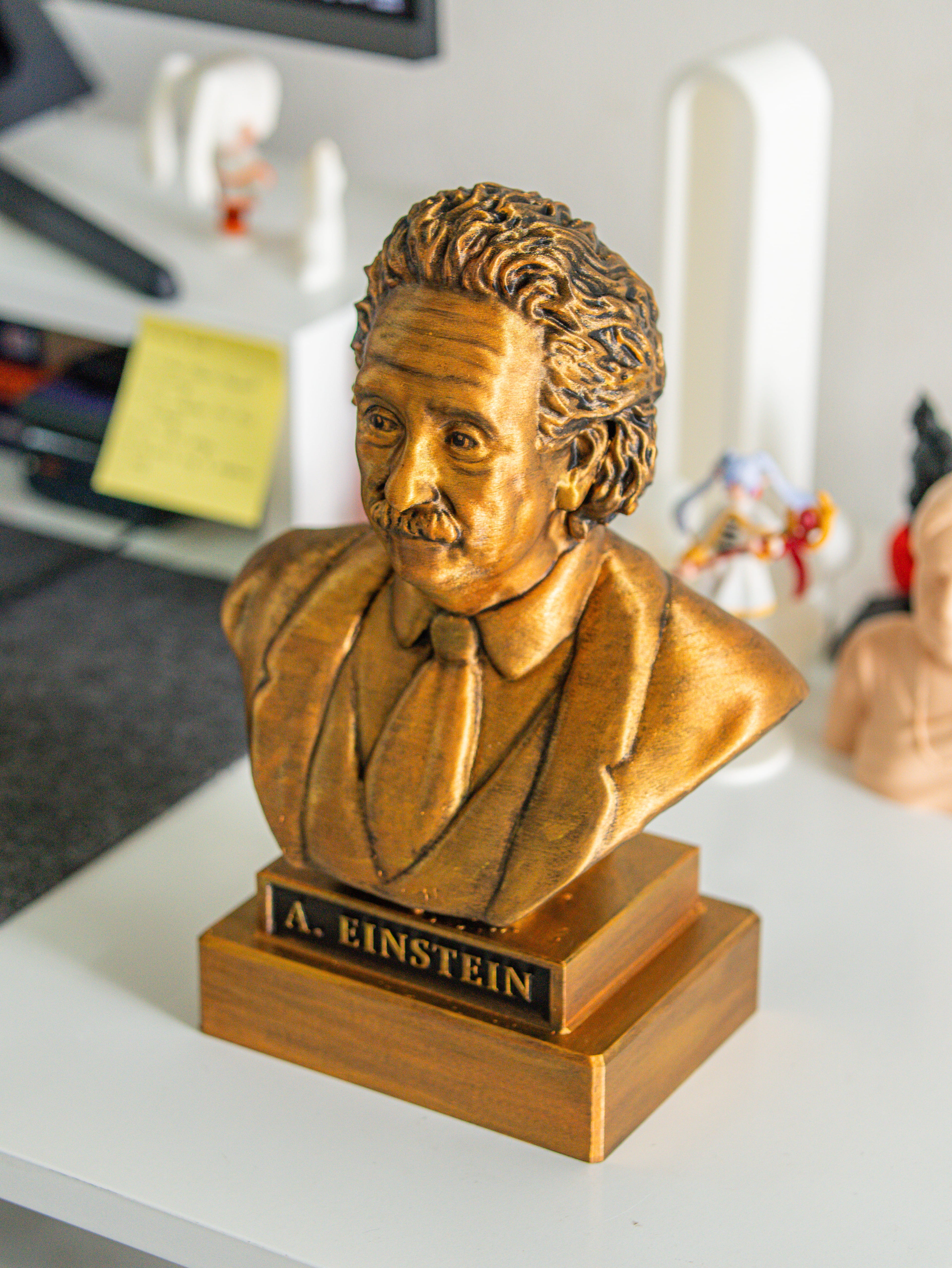 Minime HERO - Customized Premium Golden Sculpture