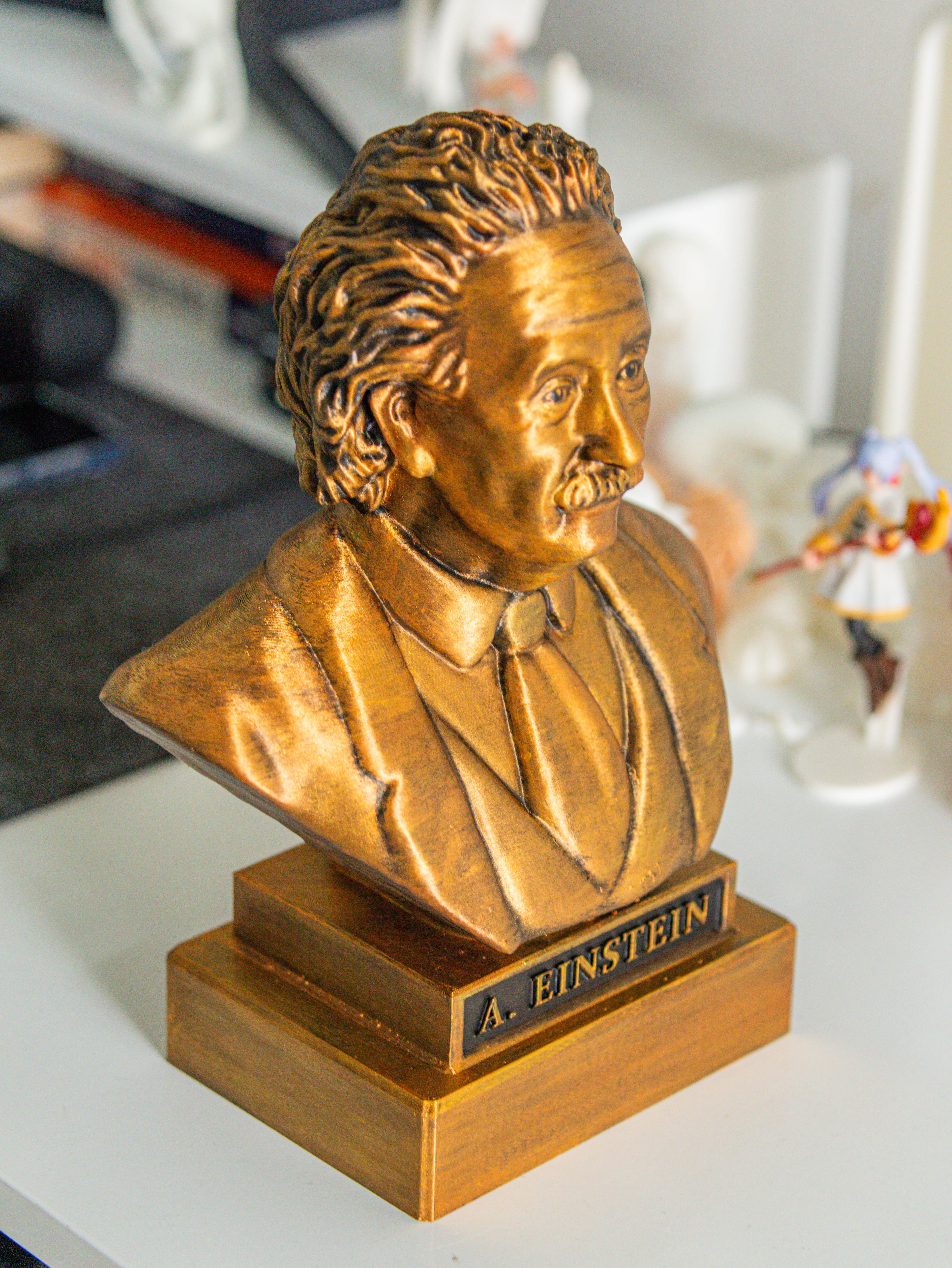 Minime HERO - Customized Premium Golden Sculpture