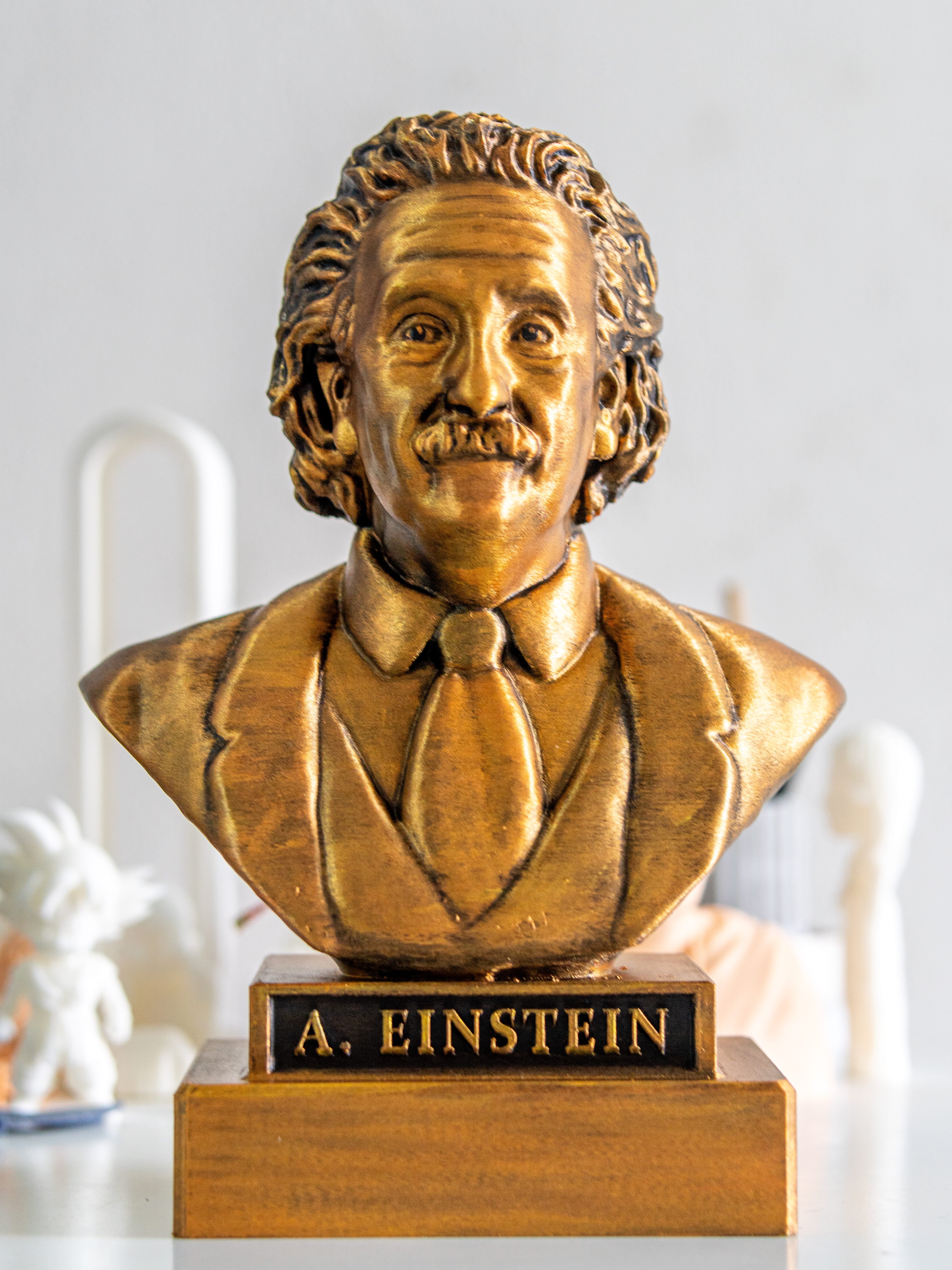 Minime HERO - Customized Premium Golden Sculpture